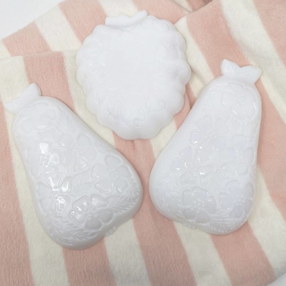 Vintage Milk Glass Pear Strawberry Fruit Dish Plate Decor Set of 3 Floral - Picture 3 of 4